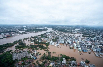 Ministros de Lula visitam regiões atingidas por ciclone no Sul que causou 22 mortes